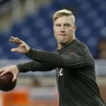 Josh McCown signs with the Jets.