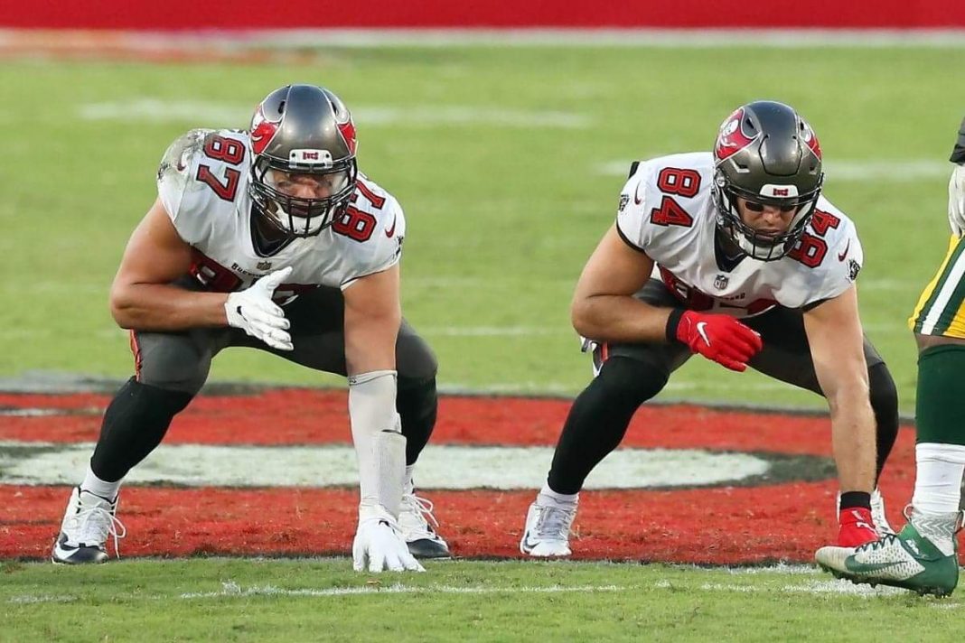 Buccaneers' tight ends Rob Gronkowski and Cameron Brate/via Cliff Welch/Icon Sportswire via Getty Images