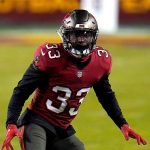 Former Buccaneers Safety Signs with Jets