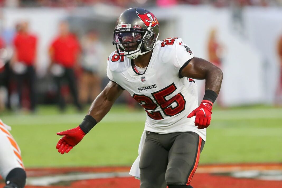 Buccaneers running back Giovani Bernard/via Cliff Welch/Icon Sportswire via Getty Images