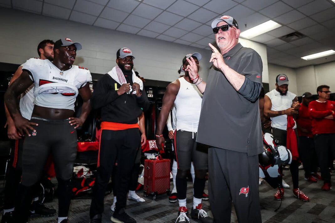 Buccaneers head coach Bruce Arians addresses the team after a victory/via buccaneers.com