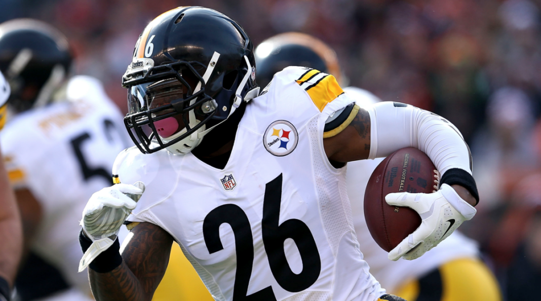 Free agent running back Le'Veon is rumored to be signing with the Buccaneers/via Sports Illustrated