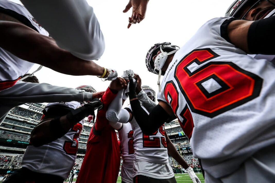 Buccaneers players come together before taking the field/via buccaneers.com