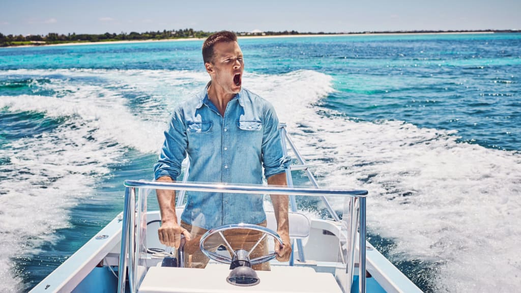 NFL world reacts to photos of Tom Brady's insane new yacht