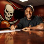 Buccaneers Officially Re-Sign RB Giovani Bernard