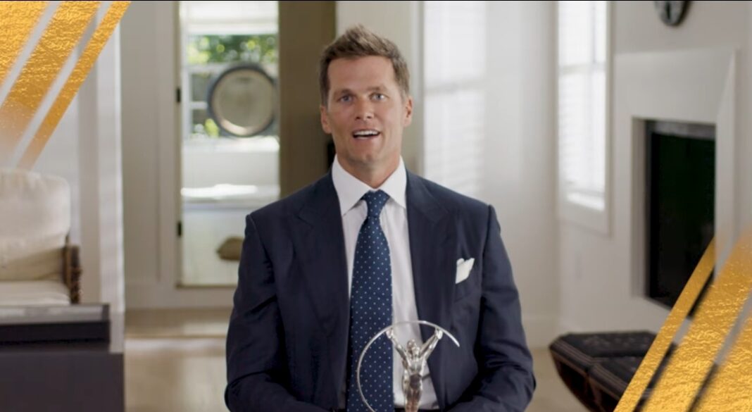 Buccaneers quarterback Tom Brady accepts the Laureus Lifetime Achievement Award/via Sportskeedia