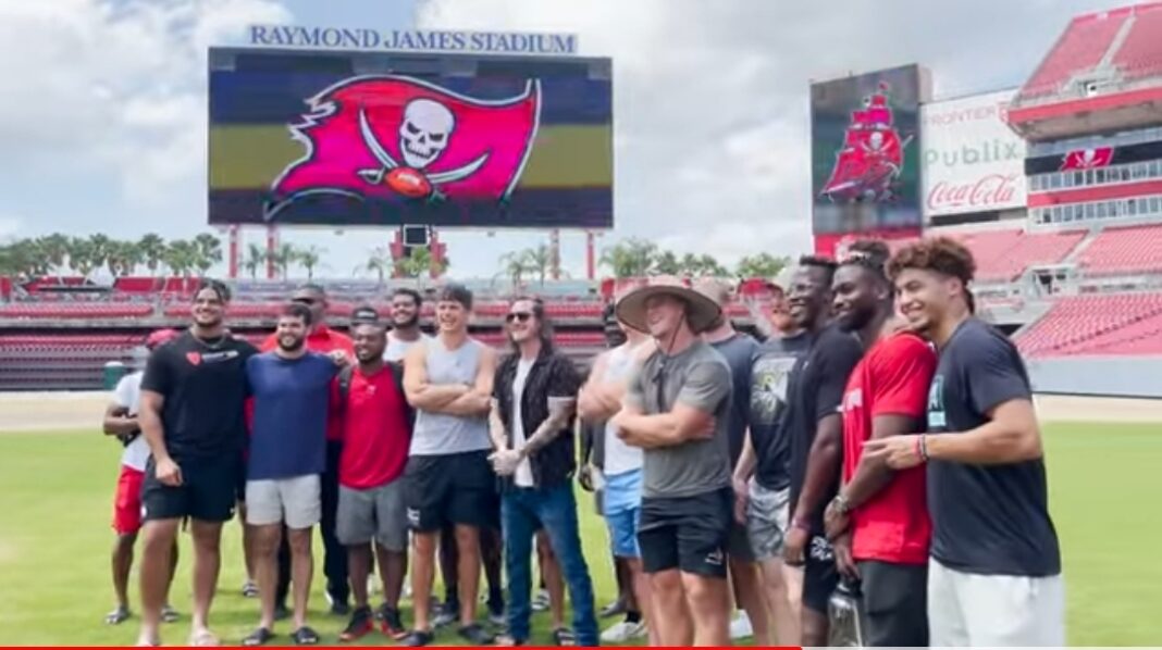 Buccaneers' rookies tour Raymond James Stadium for the first time/via buccaneers.com