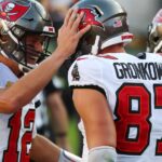 Gronkowski Thinks Brady Stays With Buccaneers
