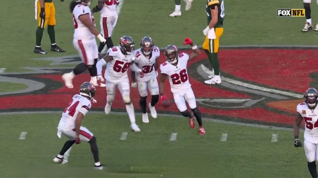 Buccaneers' defenders celebrate a turnover against the Packers/via NFL.com