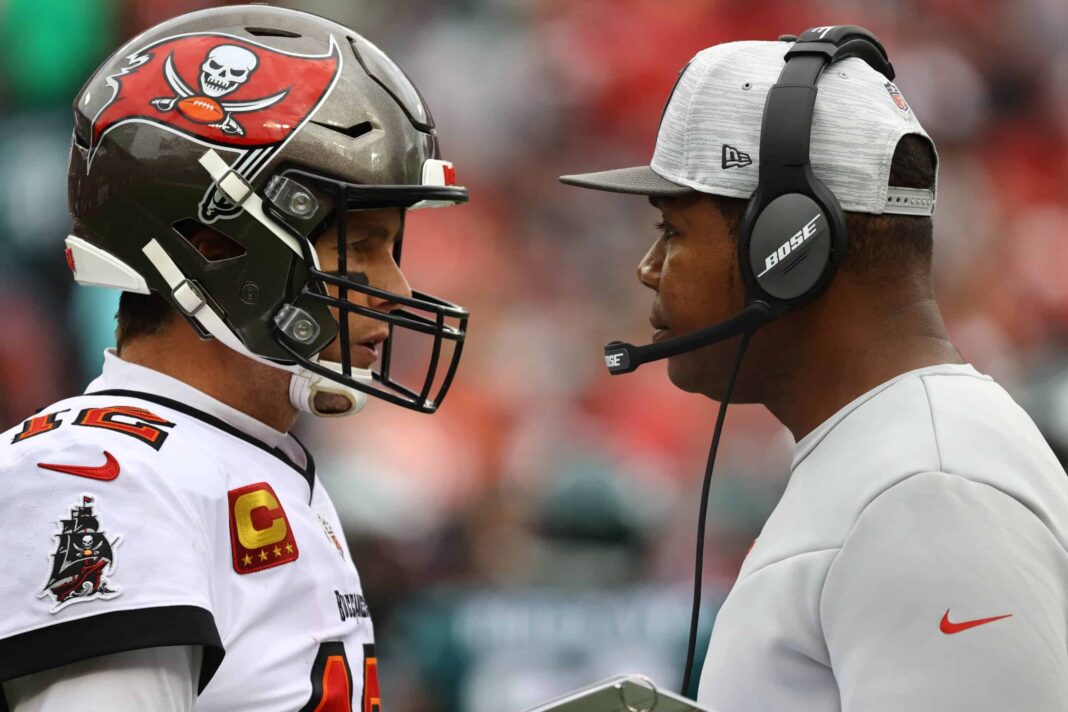 Buccaneers' quarterback Tom Brady and offensive coordinator Byron Leftwich / via USA Today