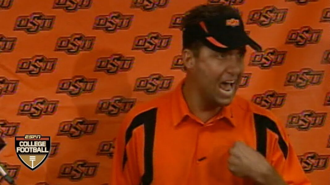 Oklahoma State's head coach Mike Gundy interviewed for Buccaneers' job in 2011 / via ESPN
