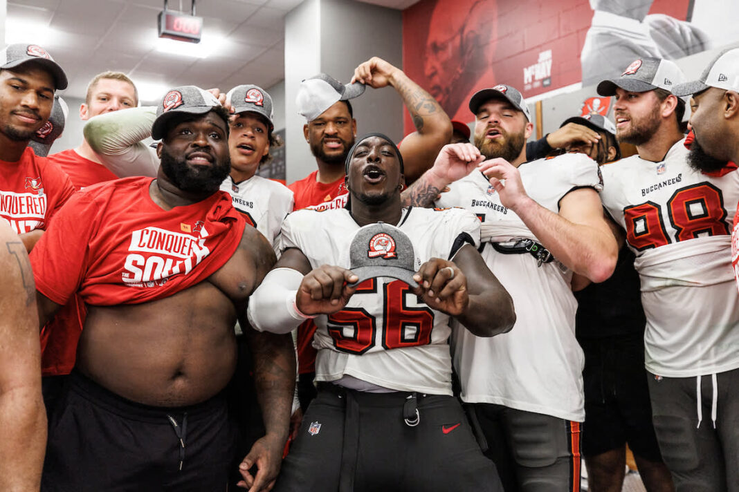 Buccaneers' players celebrate the team's divisional title / via buccaneers.com