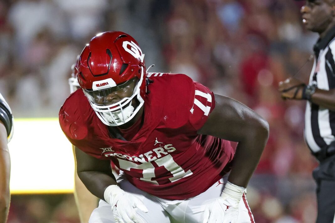 University of Oklahoma offensive tackle Anton Harrison is moving up several NFL draft big boards / via USA Today