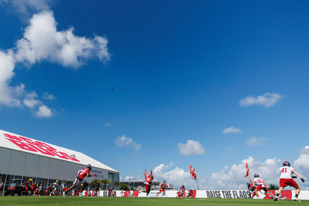 Buccaneers' players practice at the AdventHealth Training Center / via buccaneers.com