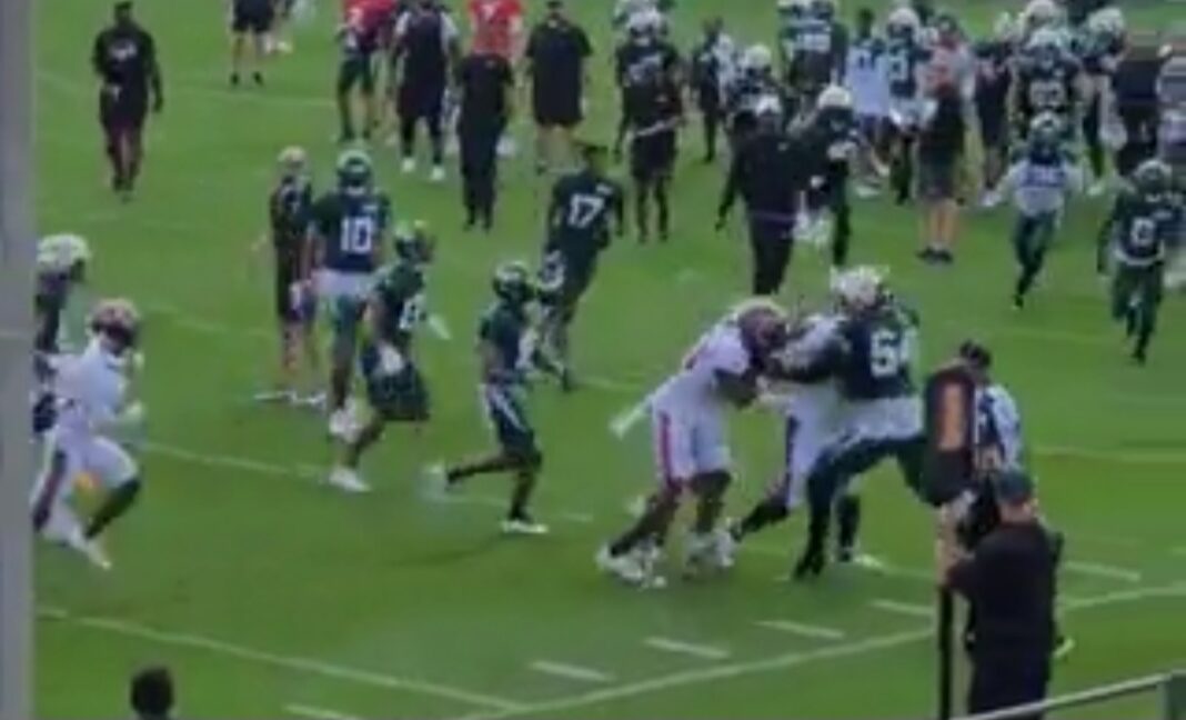 Buccaneers' and Jets' players exchange pleasantries during joint practice / via 