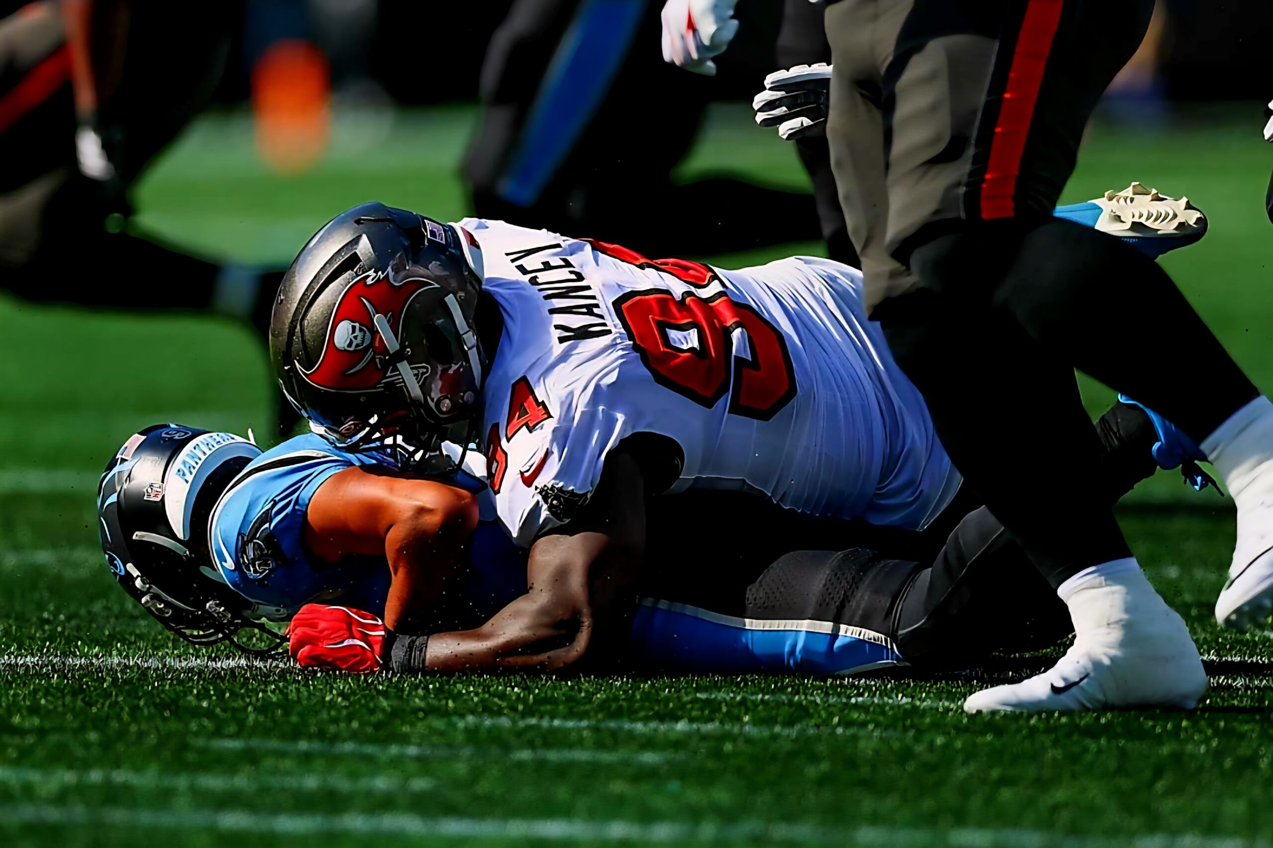 The Buccaneers Play Football Like it’s 1980 and Beat Carolina 43-13 - Bucs Report
